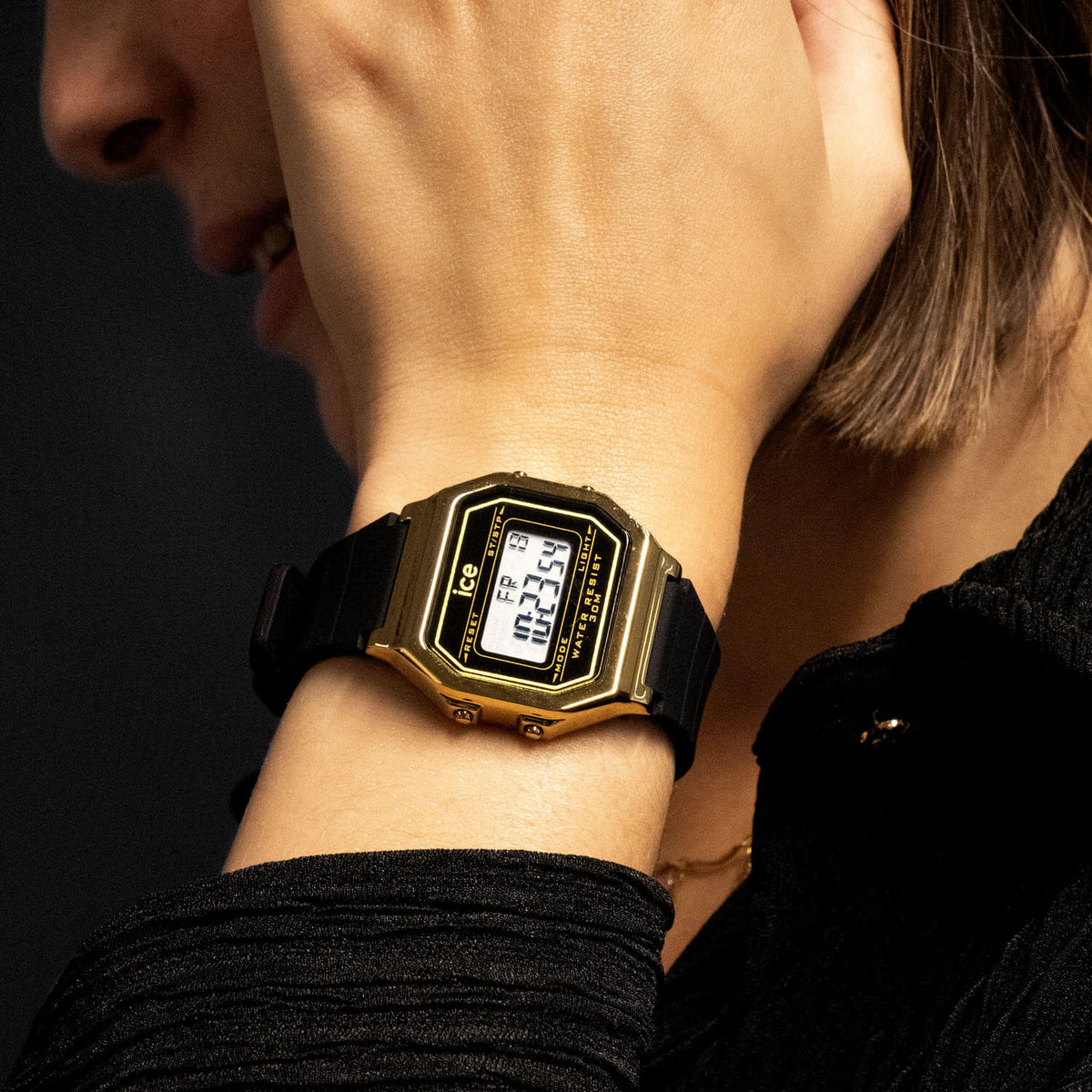 ice-digit-retro-black-gold-small