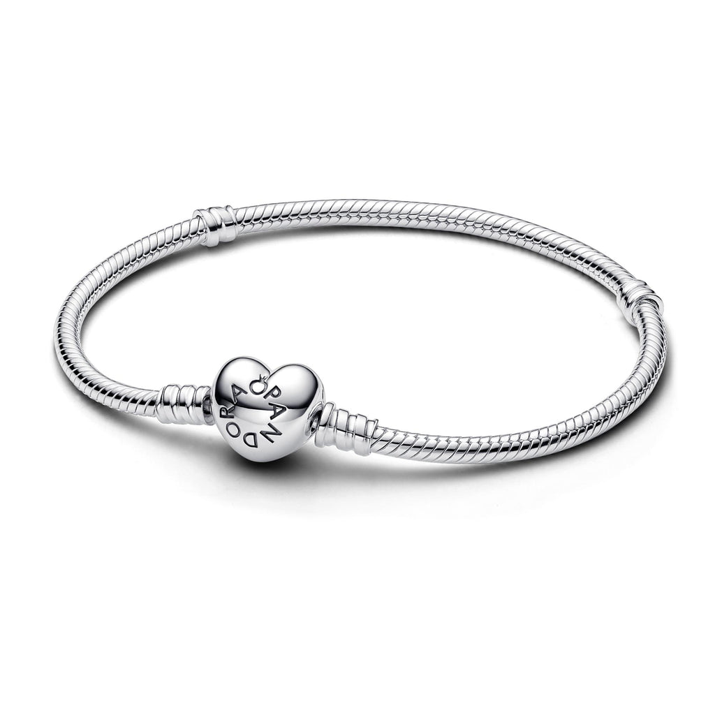 Pandora Moments Silver bracelet with heart-shaped clasp 590719