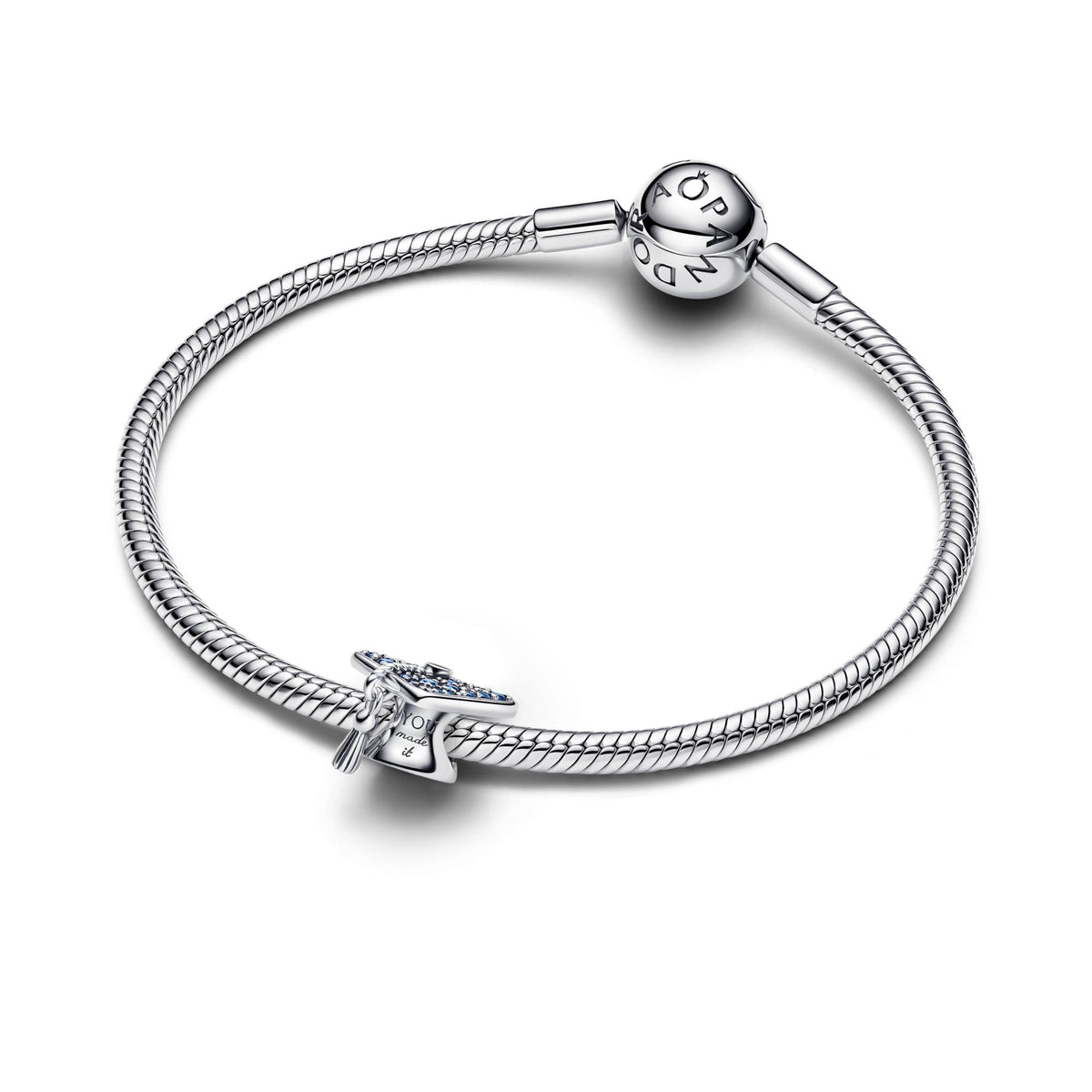 Pandora Moments Charm Toque de Diplômée 2026 Bleu Scintillant 794461C01