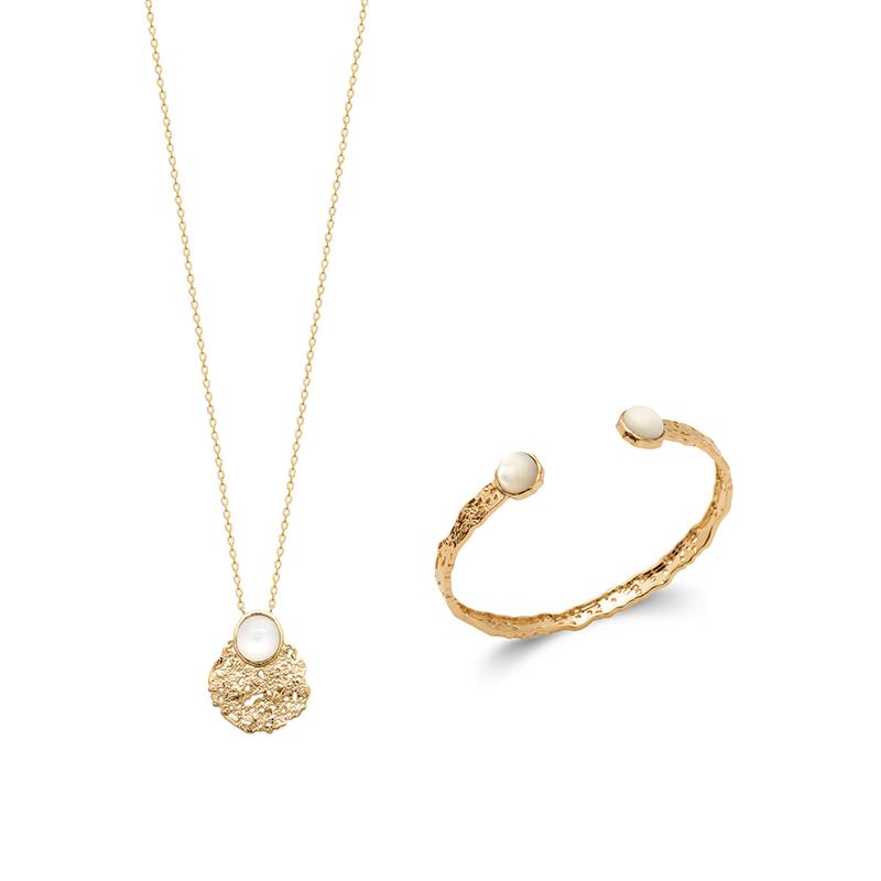 Coque de Nacre Collier plaqué or 973381