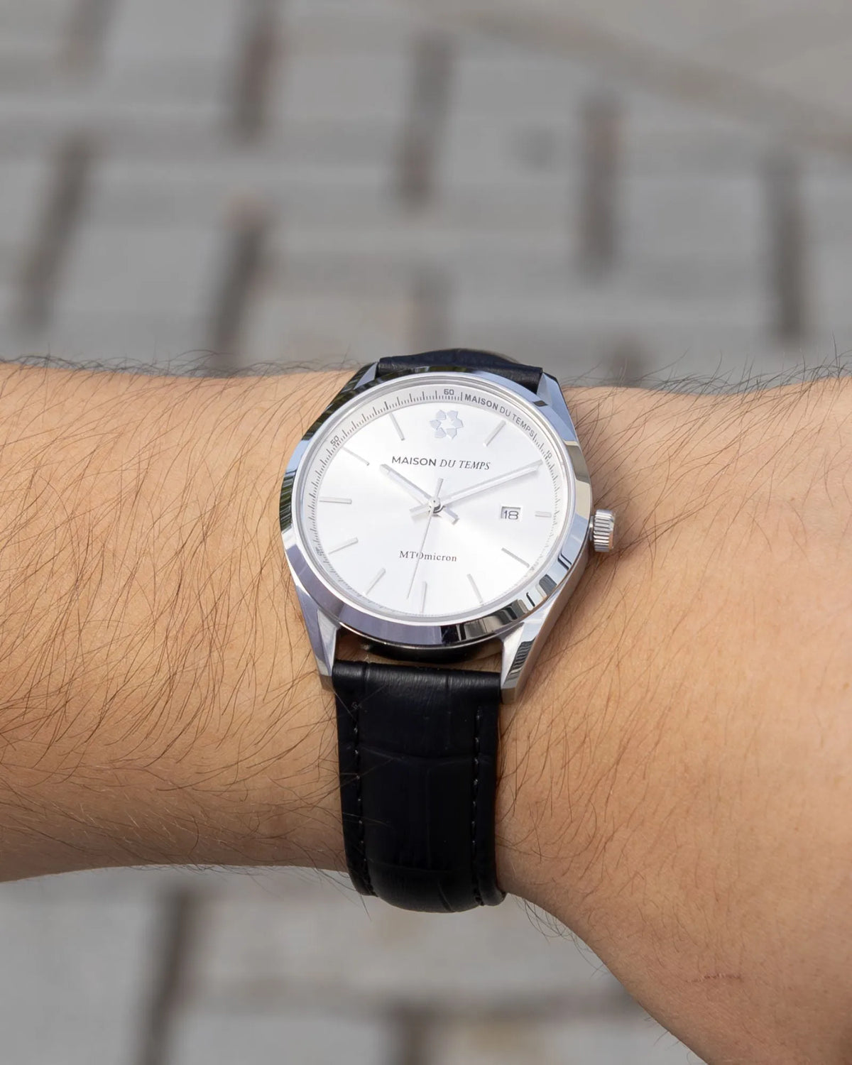 Maison du Temps Omicron 700-A